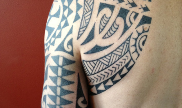 Hawaiian, Maori, Samoan and Marquesan design elements are combined here in a unique pan-Polynesian tattoo