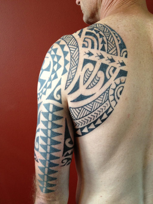 Hawaiian, Maori, Samoan and Marquesan design elements are combined here in a unique pan-Polynesian tattoo